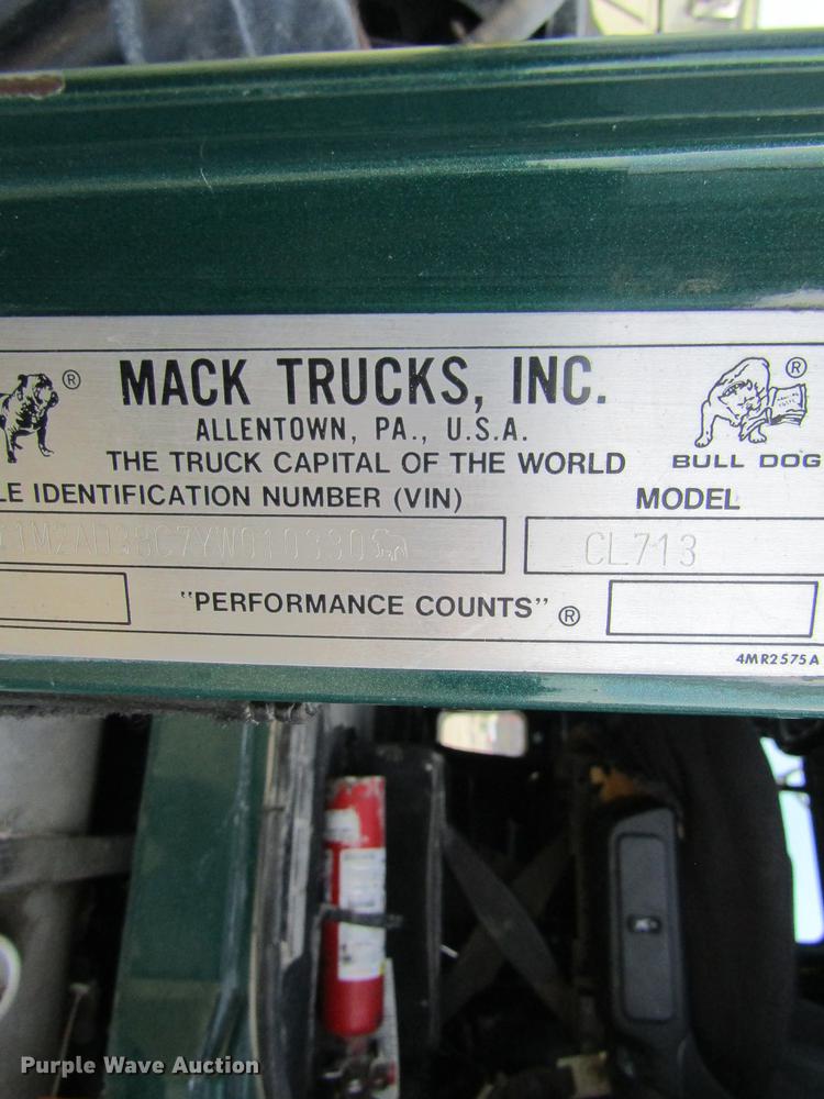 image for item DF3874 2000 Mack CL700 dump truck
