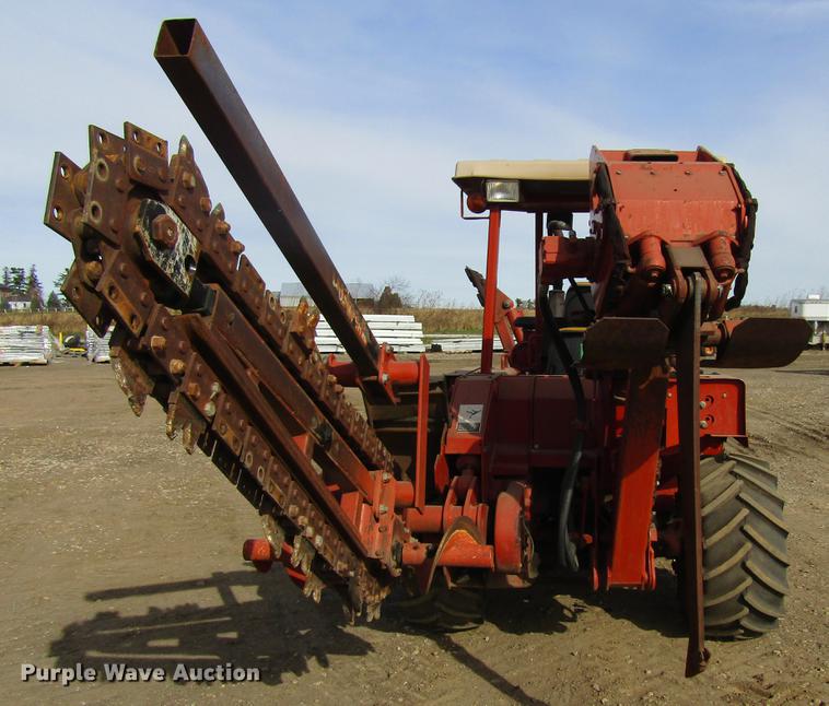 image for item DF3878 1997 Ditch Witch 8020 trencher
