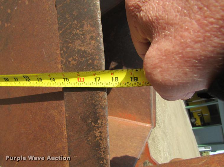 image for item DF3878 1997 Ditch Witch 8020 trencher