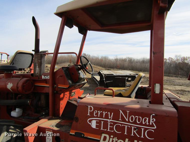 image for item DF3878 1997 Ditch Witch 8020 trencher