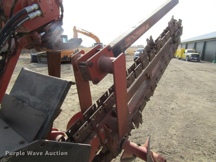 image for item DF3878 1997 Ditch Witch 8020 trencher