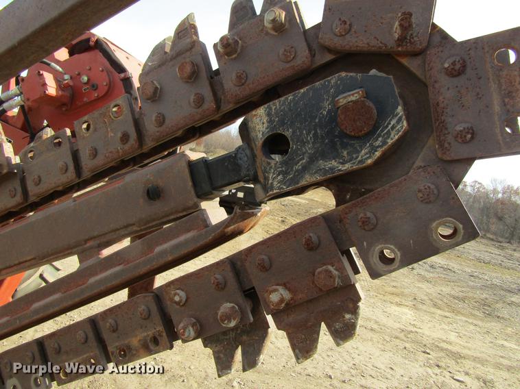 image for item DF3878 1997 Ditch Witch 8020 trencher