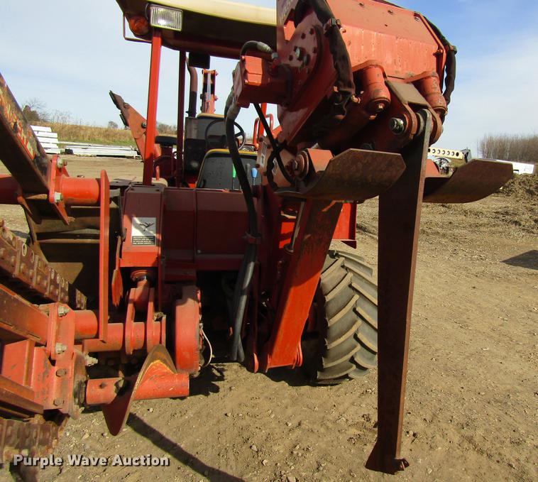 image for item DF3878 1997 Ditch Witch 8020 trencher
