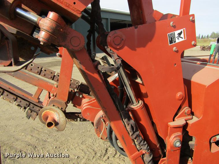 image for item DF3878 1997 Ditch Witch 8020 trencher