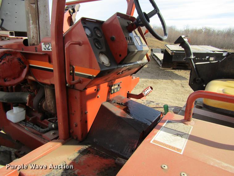 image for item DF3878 1997 Ditch Witch 8020 trencher
