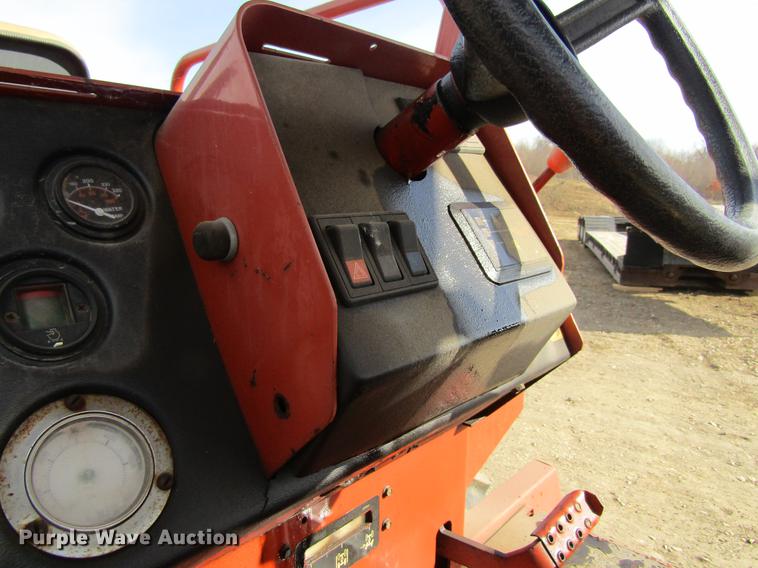 image for item DF3878 1997 Ditch Witch 8020 trencher