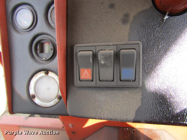 image for item DF3878 1997 Ditch Witch 8020 trencher