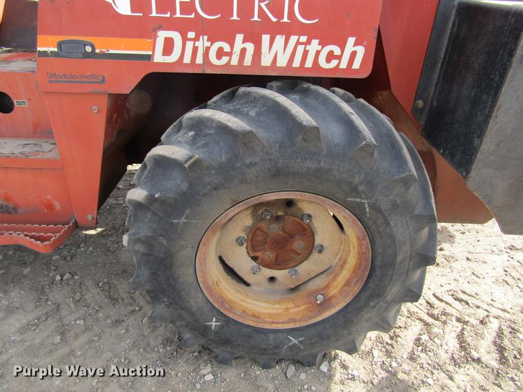 image for item DF3878 1997 Ditch Witch 8020 trencher