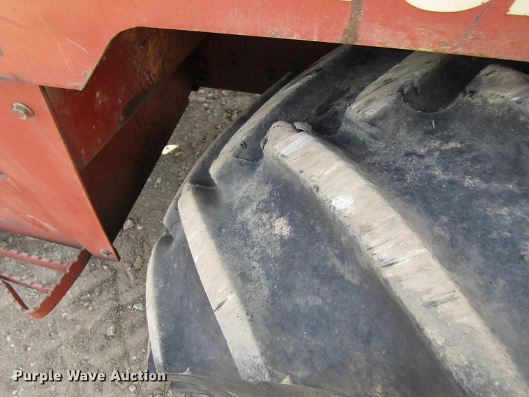 image for item DF3878 1997 Ditch Witch 8020 trencher