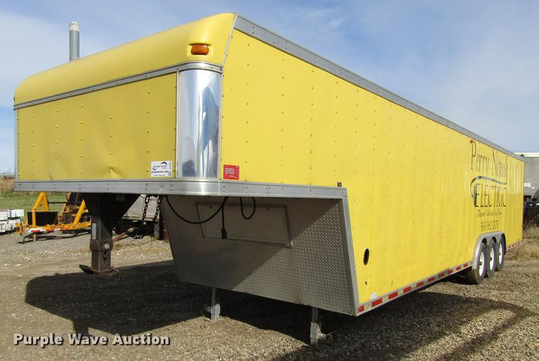 image for item DF3881 1999 United Express enclosed cargo trailer