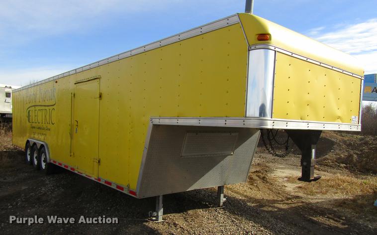 image for item DF3881 1999 United Express enclosed cargo trailer
