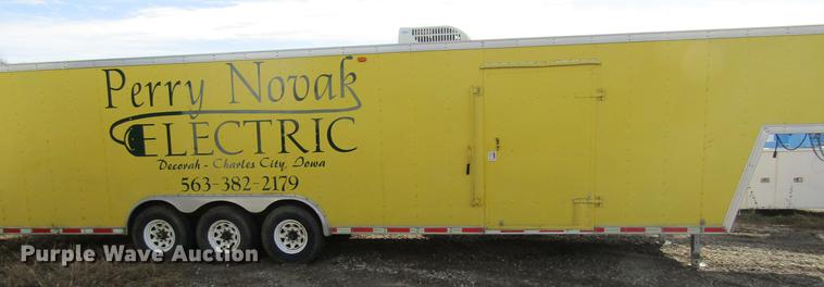 image for item DF3881 1999 United Express enclosed cargo trailer