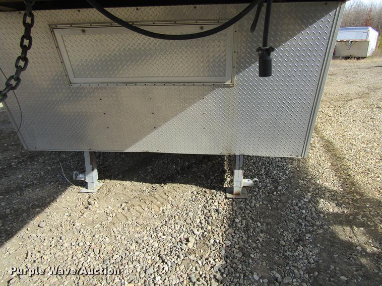 image for item DF3881 1999 United Express enclosed cargo trailer