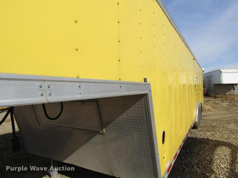 image for item DF3881 1999 United Express enclosed cargo trailer