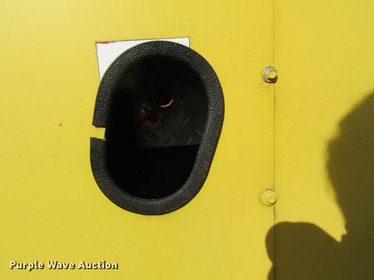 image for item DF3881 1999 United Express enclosed cargo trailer