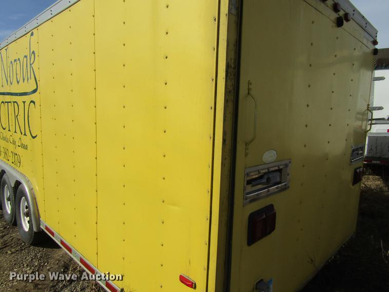 image for item DF3881 1999 United Express enclosed cargo trailer
