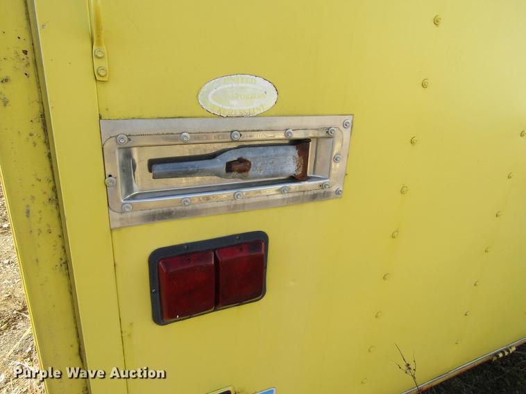 image for item DF3881 1999 United Express enclosed cargo trailer