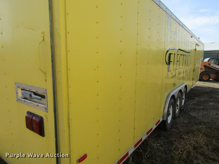 image for item DF3881 1999 United Express enclosed cargo trailer