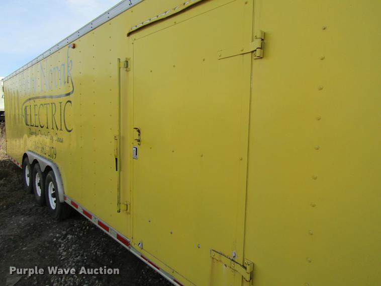 image for item DF3881 1999 United Express enclosed cargo trailer
