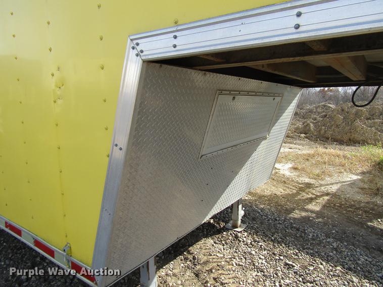 image for item DF3881 1999 United Express enclosed cargo trailer