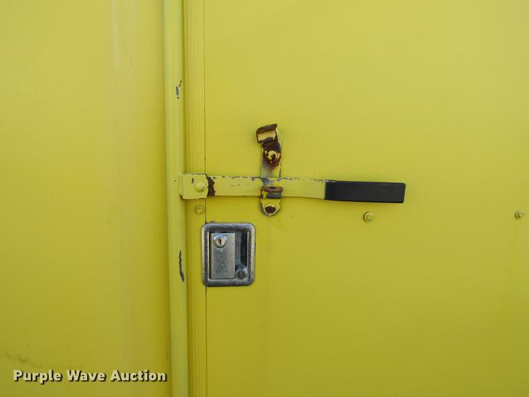 image for item DF3881 1999 United Express enclosed cargo trailer