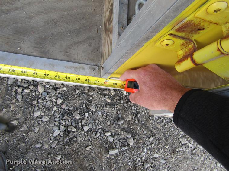 image for item DF3881 1999 United Express enclosed cargo trailer