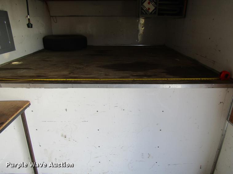 image for item DF3881 1999 United Express enclosed cargo trailer