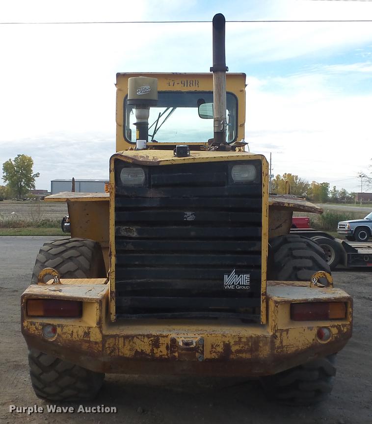 image for item DG2762 1988 Michigan L90 wheel loader