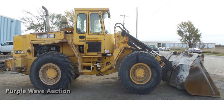 image for item DG2762 1988 Michigan L90 wheel loader