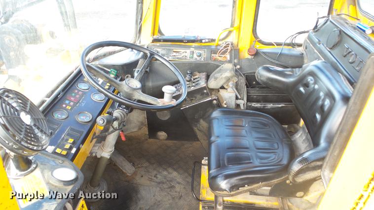 image for item DG2762 1988 Michigan L90 wheel loader