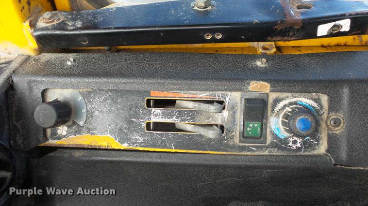 image for item DG2762 1988 Michigan L90 wheel loader