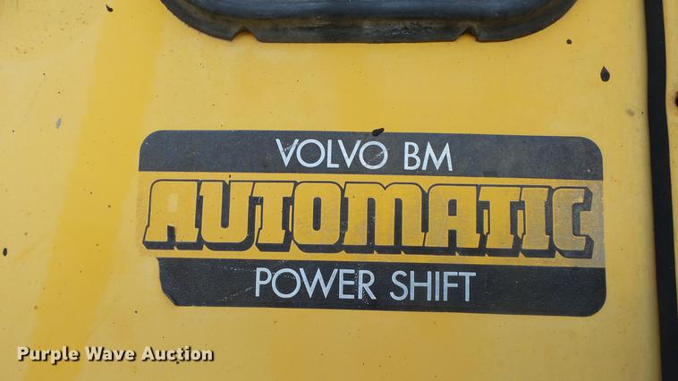 image for item DG2762 1988 Michigan L90 wheel loader