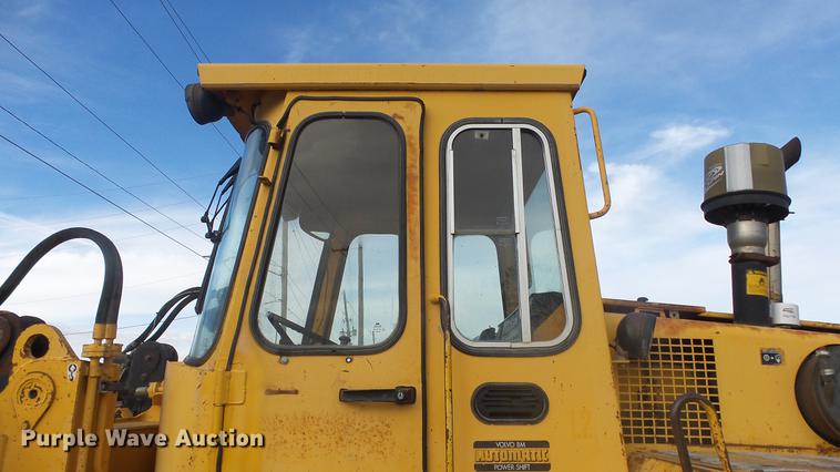 image for item DG2762 1988 Michigan L90 wheel loader
