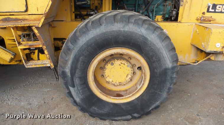 image for item DG2762 1988 Michigan L90 wheel loader