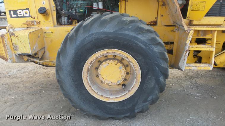 image for item DG2762 1988 Michigan L90 wheel loader