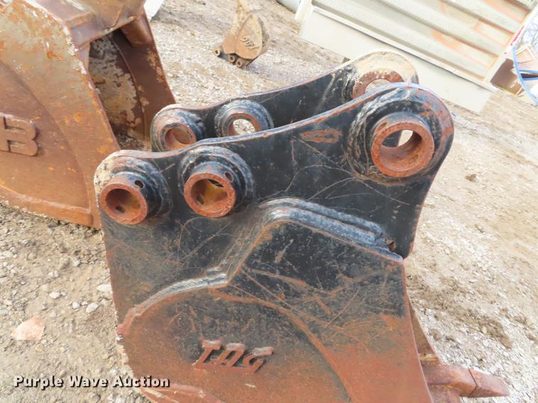 image for item DN9172 (2) excavator buckets