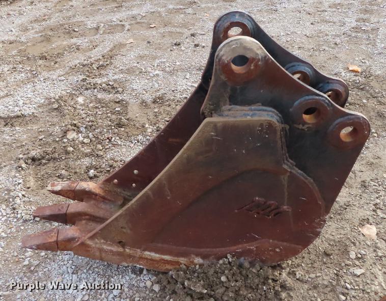 image for item DN9172 (2) excavator buckets