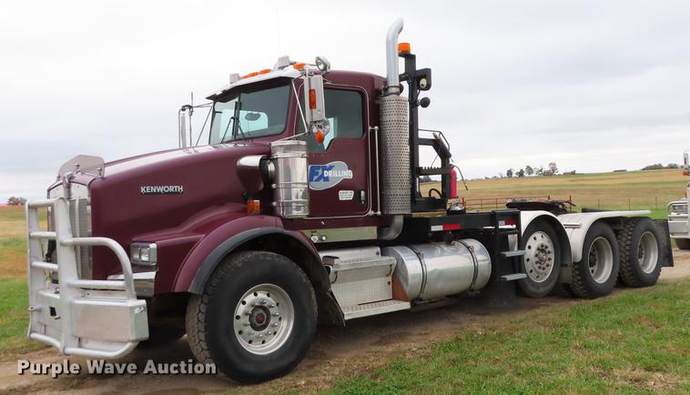 image for item DN9221 2005 Kenworth T800B semi truck