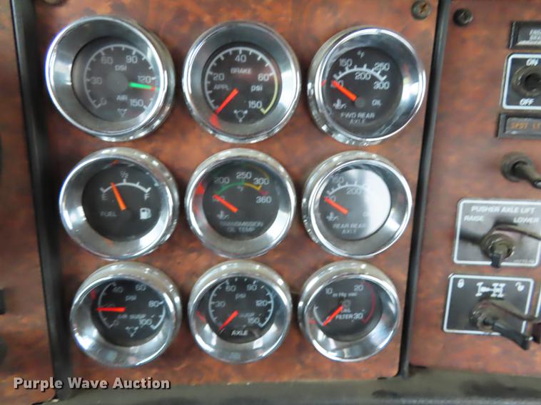 image for item DN9221 2005 Kenworth T800B semi truck