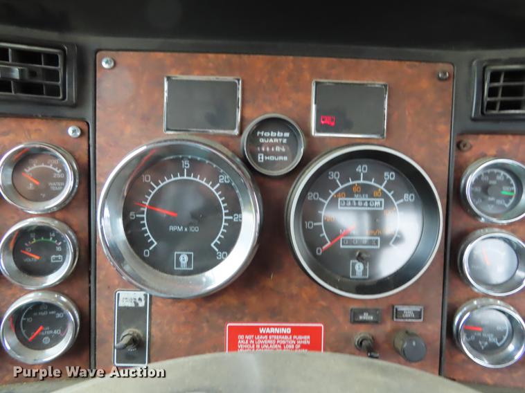 image for item DN9221 2005 Kenworth T800B semi truck