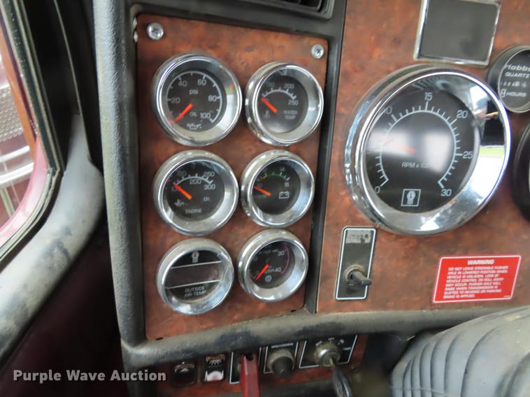 image for item DN9221 2005 Kenworth T800B semi truck