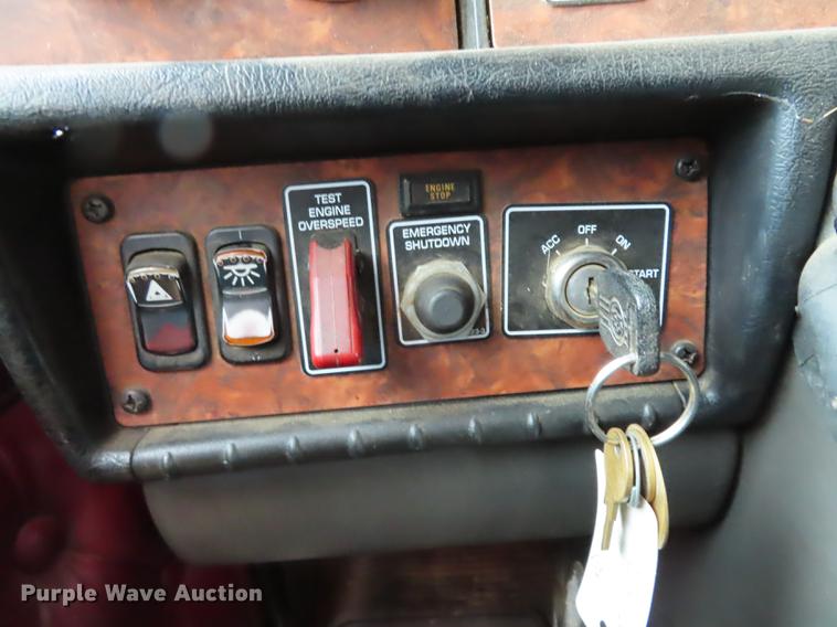 image for item DN9221 2005 Kenworth T800B semi truck