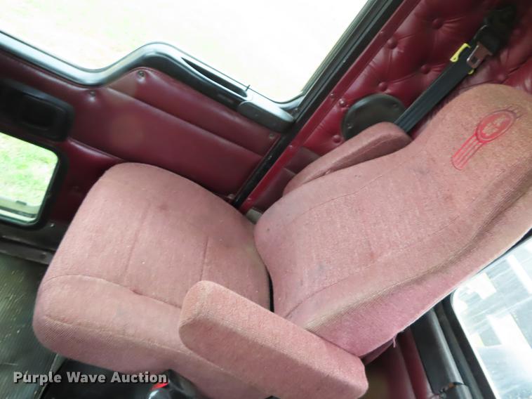 image for item DN9221 2005 Kenworth T800B semi truck