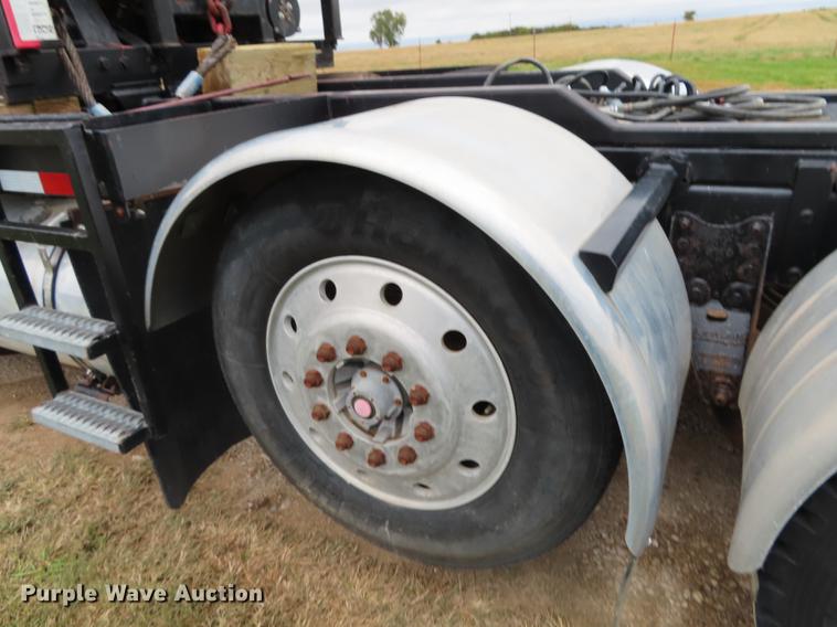 image for item DN9221 2005 Kenworth T800B semi truck