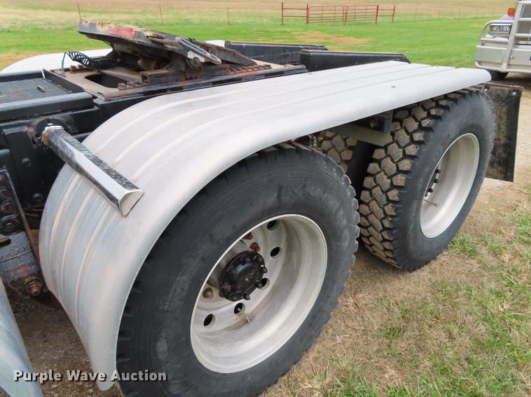 image for item DN9221 2005 Kenworth T800B semi truck