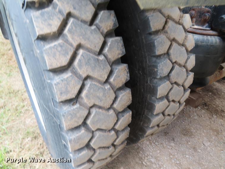 image for item DN9221 2005 Kenworth T800B semi truck