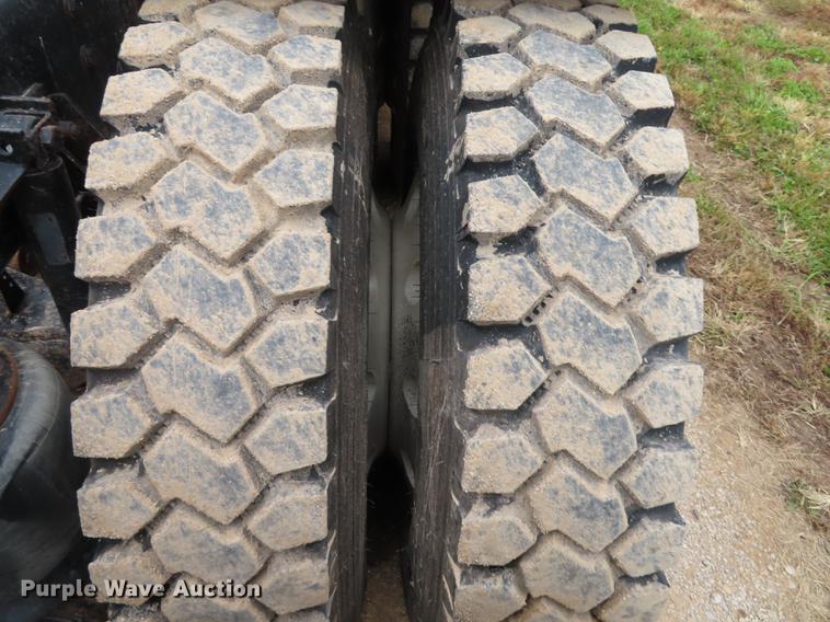 image for item DN9221 2005 Kenworth T800B semi truck