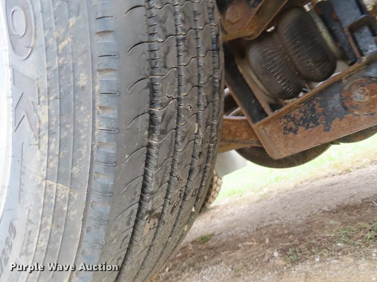 image for item DN9221 2005 Kenworth T800B semi truck