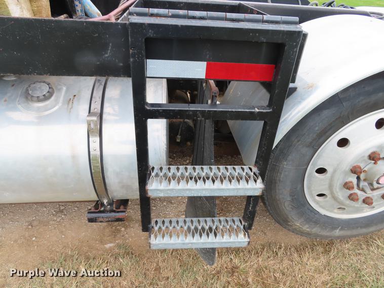 image for item DN9221 2005 Kenworth T800B semi truck