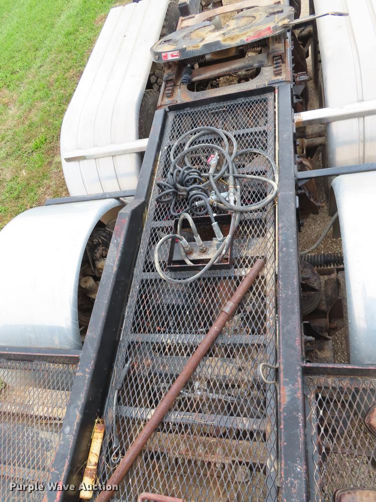 image for item DN9221 2005 Kenworth T800B semi truck